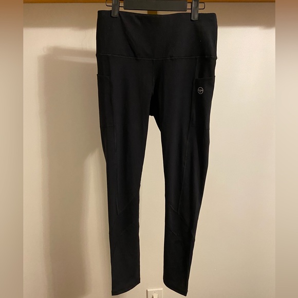 ALong Fit Black Legging with Pockets!, Size Large - Picture 1 of 7